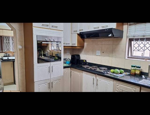 3 BEDROOM HOUSE FOR SALE IN CRAIGIEBURN